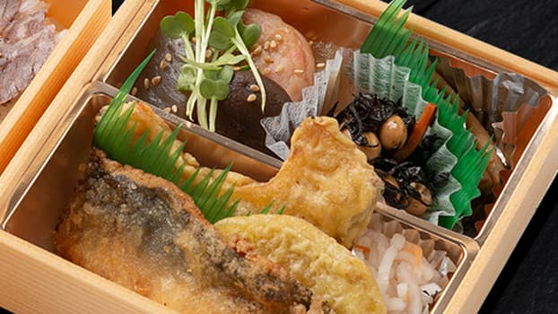 厳選牛ローストビーフと手作り惣菜の二段膳