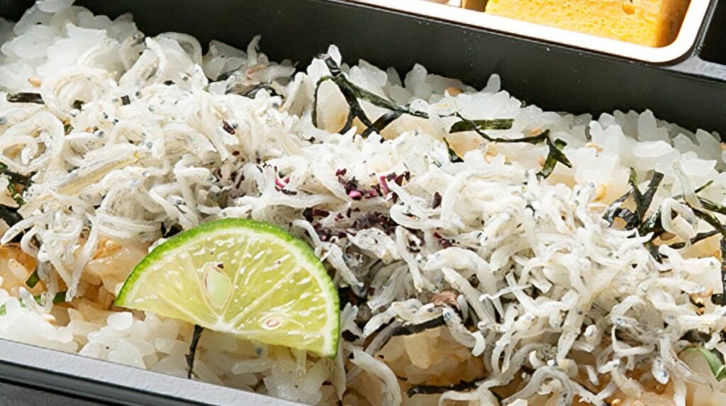 カレイ西京焼きとしらすご飯弁当