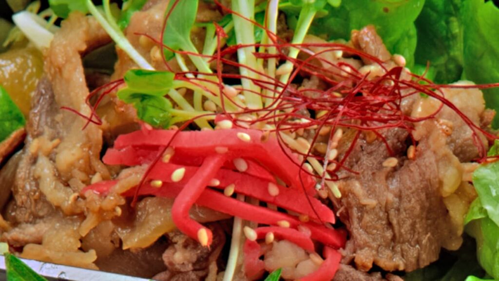 銀鮭西京焼きと焼肉のメイン2種弁当