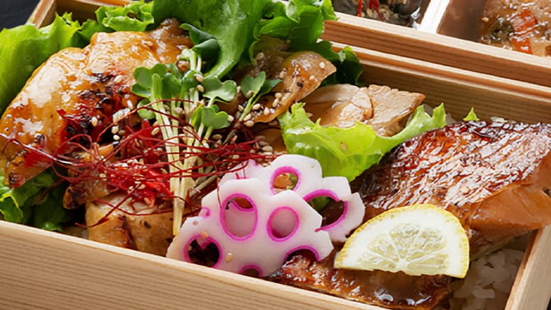 鶏照り焼きと赤魚の幽庵焼き2段弁当