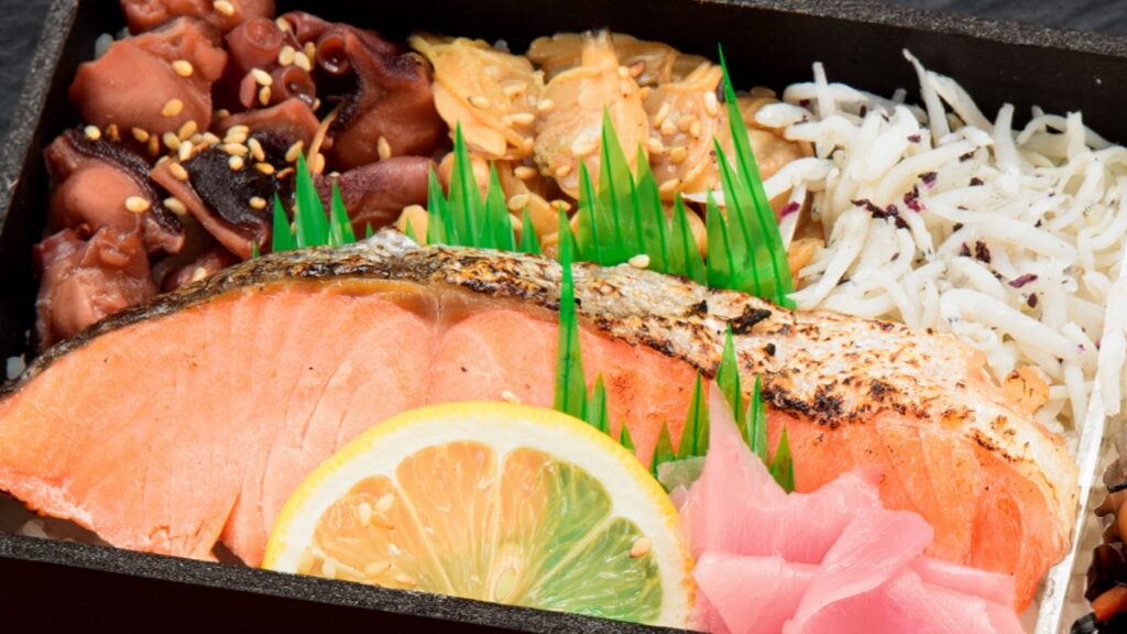 三色ご飯の幕の内膳