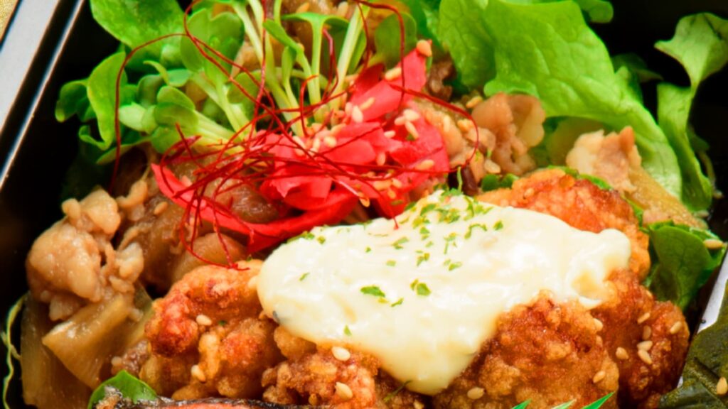 牛焼肉・チキン南蛮・鮭の塩焼きメガ幕の内弁当