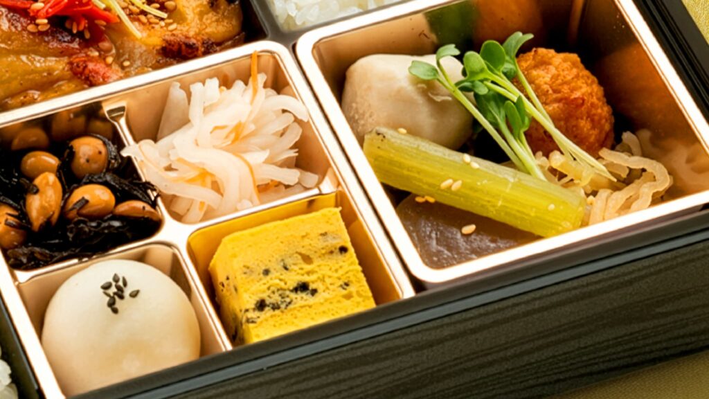 アジの幽庵焼きと鶏照り焼き6マスご膳